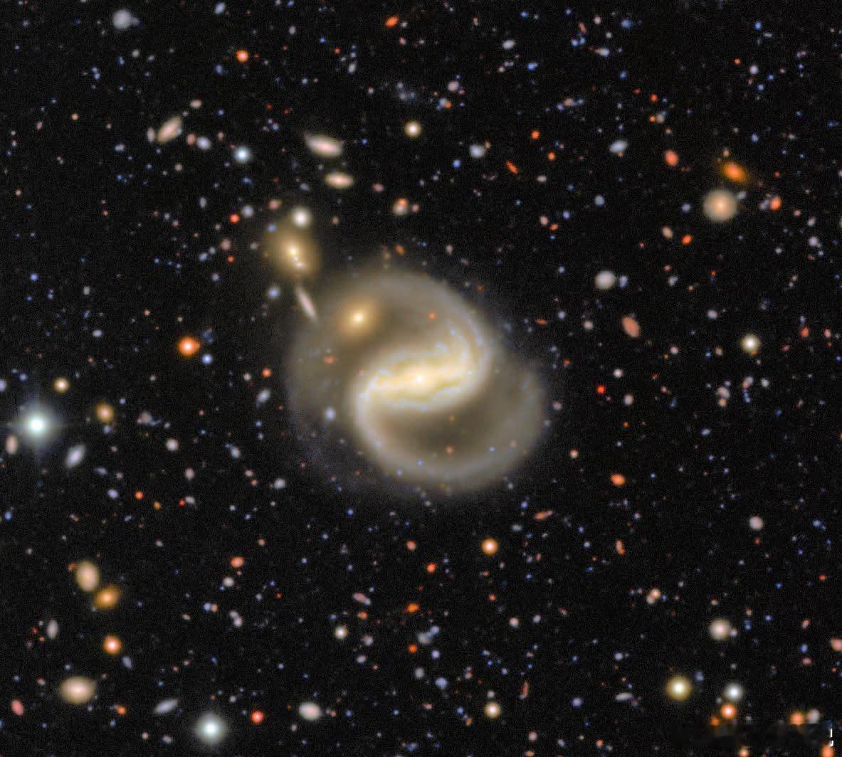 如果星系有标志性招式，这个星系就是螺旋。Z36-24是一个有条状结构的螺旋星