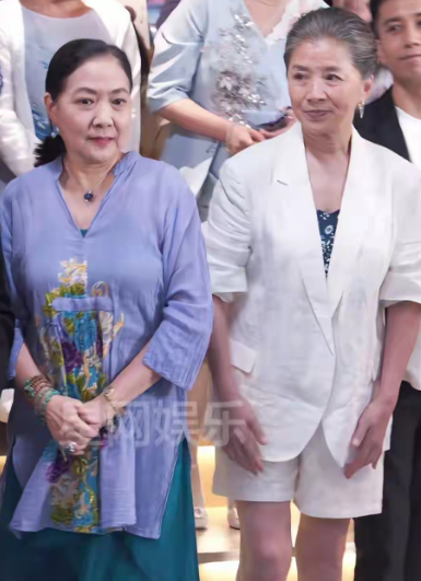 女人可以老，可以胖，可以丑，但一定要会穿搭，不信你看迟篷和沈丹萍。在这样
