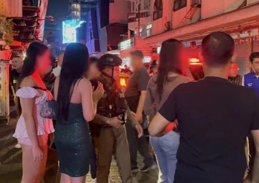 泰国真是太损了！美军五千官兵在航母上憋了200多天，终于要上岸休整了，结果泰