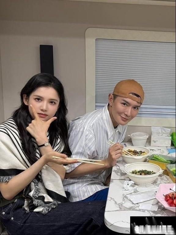 明星剧组餐居然这么清淡，张婧仪原图美到失语啊​​​