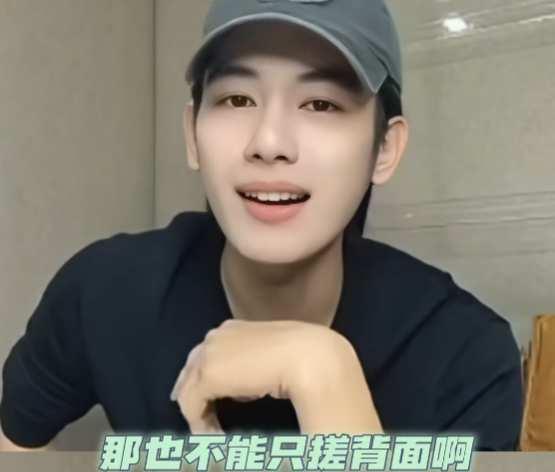 胡先煦在东北拍摄电视剧《醉梦》时，去体验搓澡，结果又被人认了出来，整个人非常尴尬