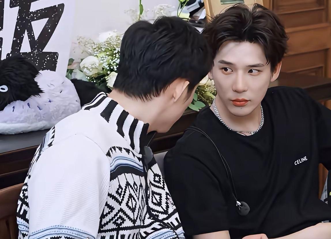 不得了了，王安宇这双电眼不仅斩女还斩男！连型男黄景瑜都无法抵抗他深邃棕眼的魅力，