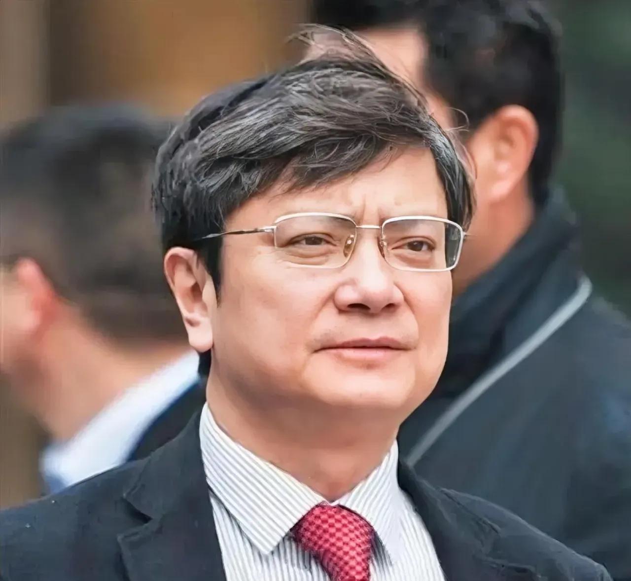 郑强教授的那番话，像一面镜子，照出了很多人心底隐约不安却又不敢细想的问题。我