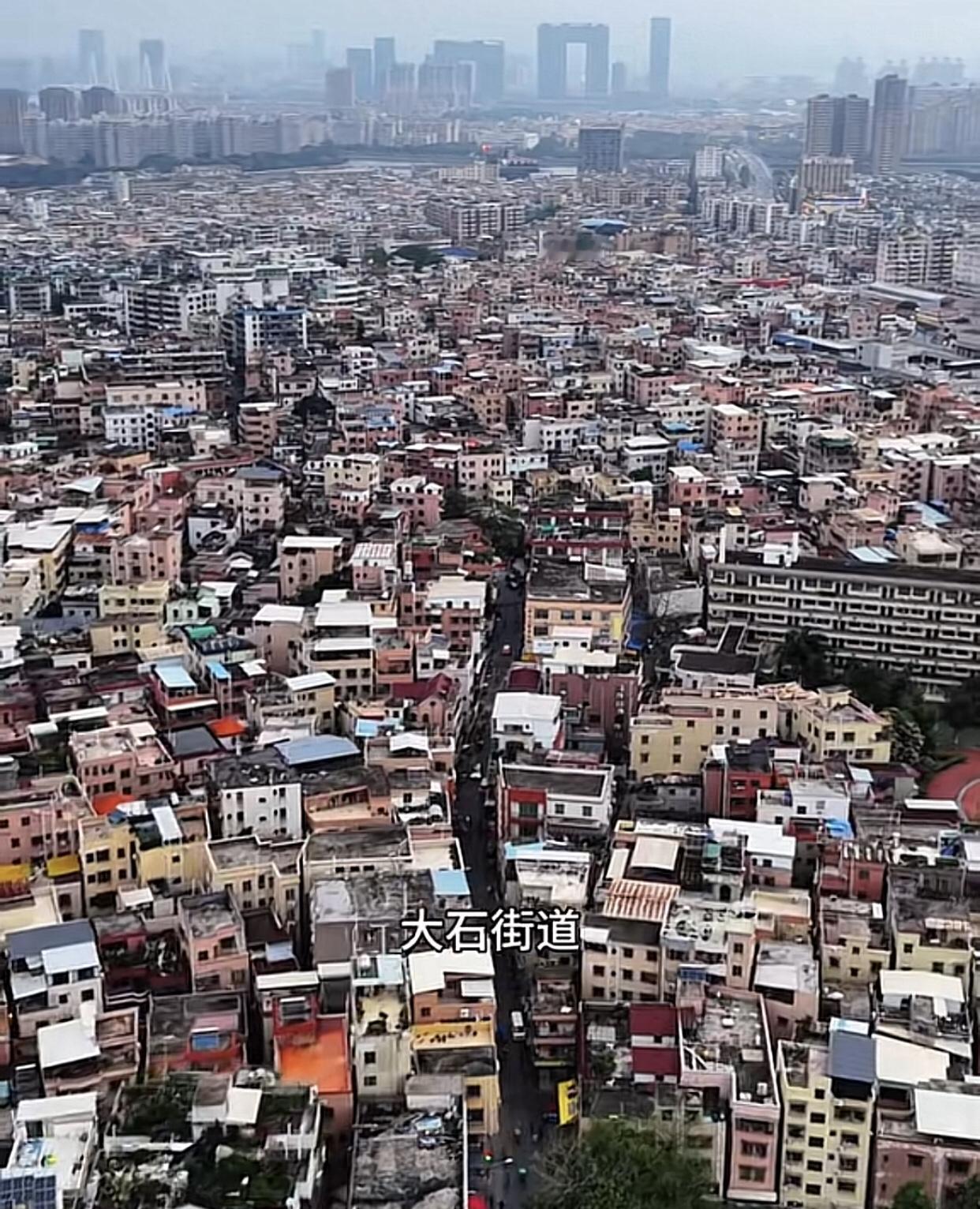 广东番禺大石，地铁3号线a出口附近住了三年多，市区上班！大石下面有14个城中村，