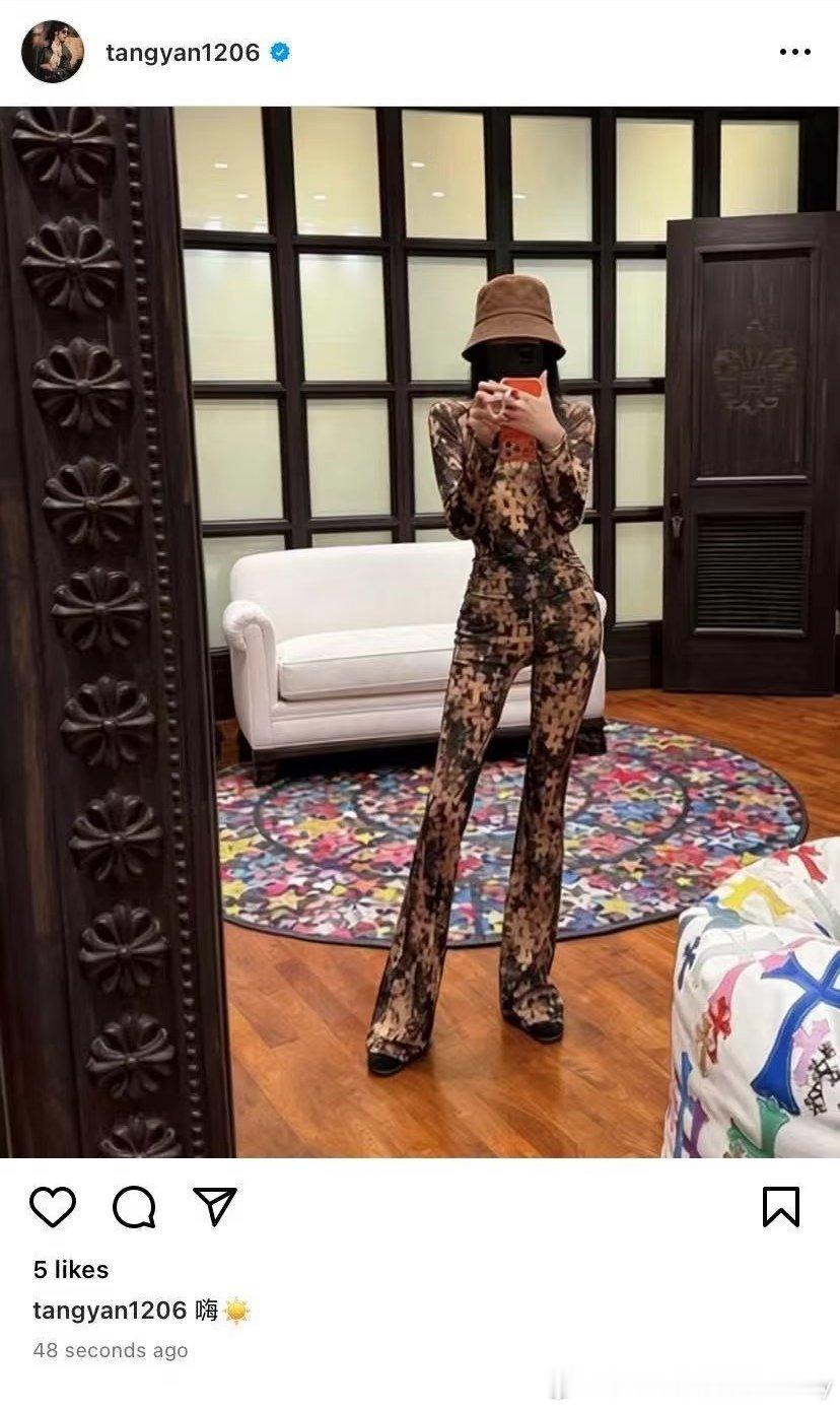 唐嫣紧身衣身材她好瘦，但有线条～完美的衣服架子！唐嫣