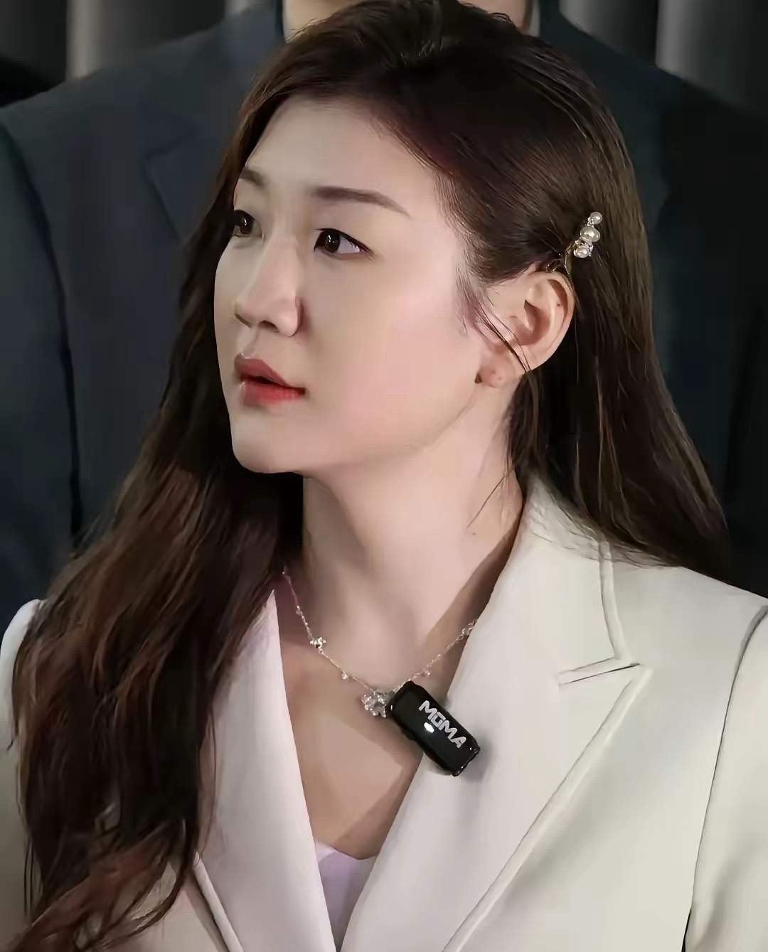 炸了，陈梦一句话冲上热搜：我想嫁给我爸这样的男人，主持人当场愣住：你爸啥样？陈梦