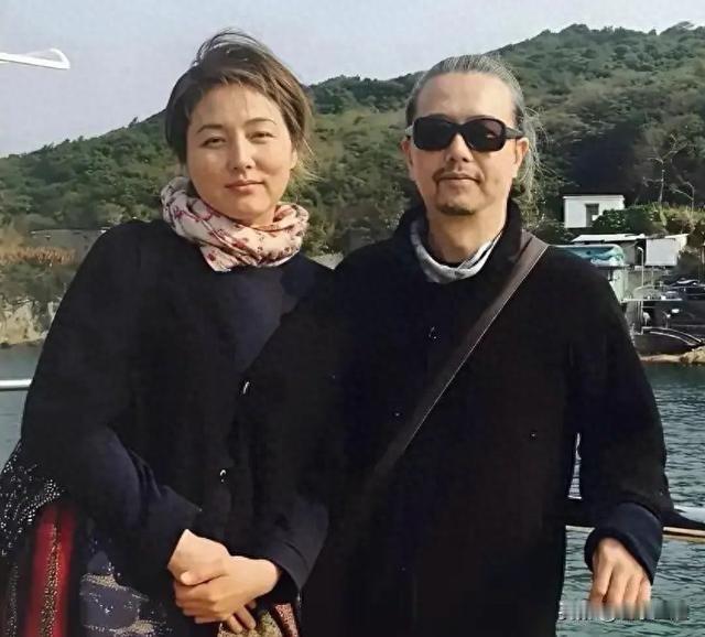 岁月真是个偏心的顽童，在别人脸上刻下沟壑，却独独绕过了“君子兰姐”。21个小时前