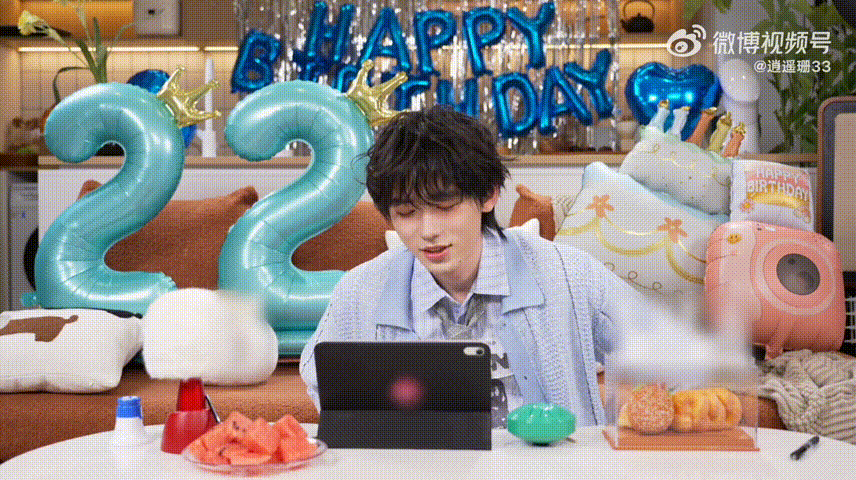 宋亚轩今年我要奔3了被宋亚轩的双向奔赴戳中！给中考粉丝送暖心祝福，感慨人家年轻说