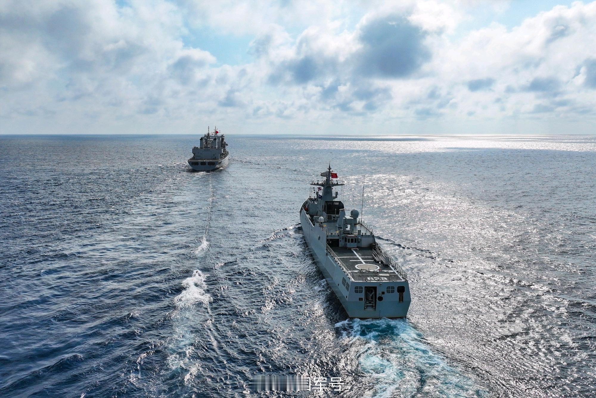056A铜陵舰纵向补给中的“小动物”，现在见得少烽火问鼎计划中国海军