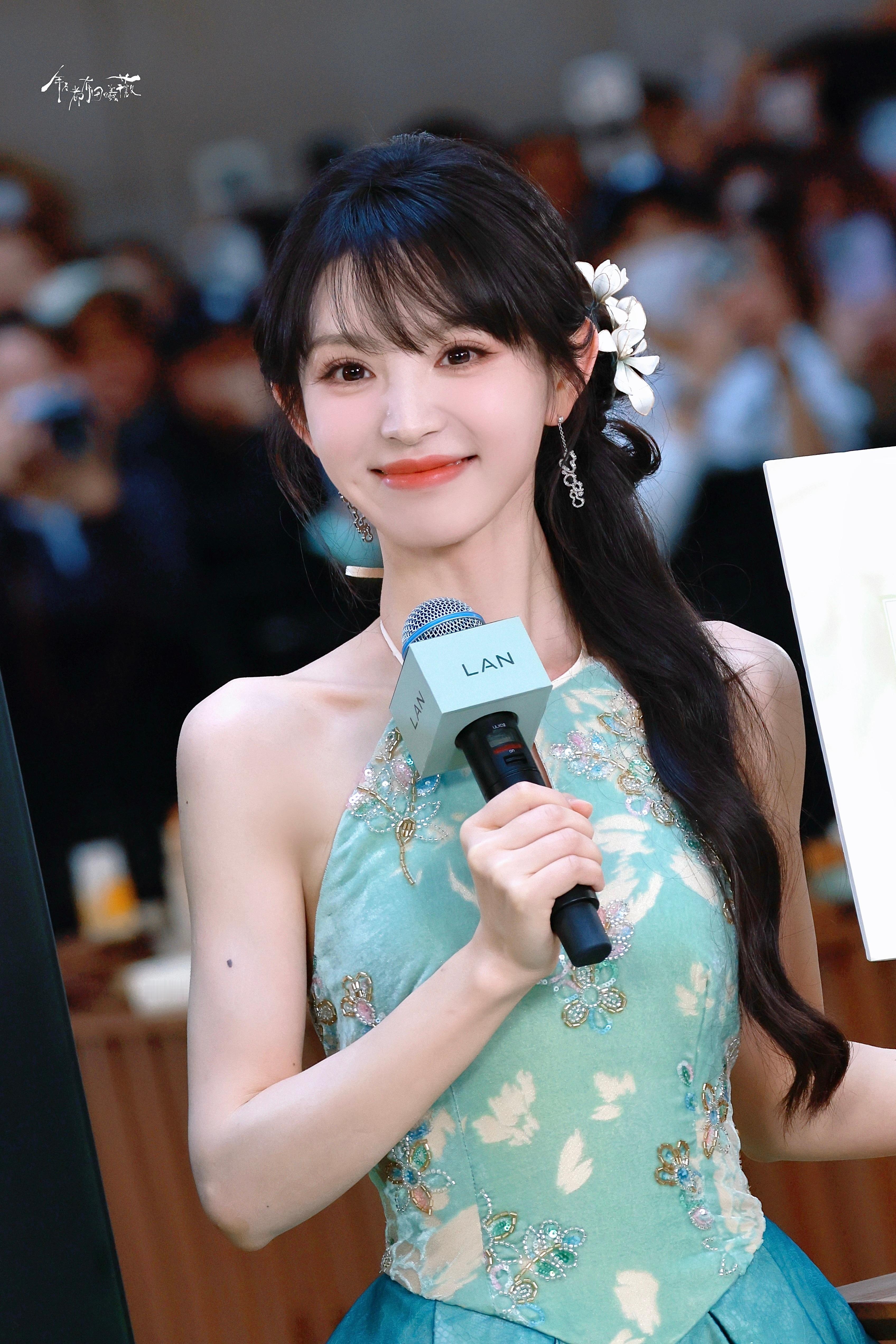 田曦薇线下活动直拍笑起来好甜🥰田曦薇杭州人气