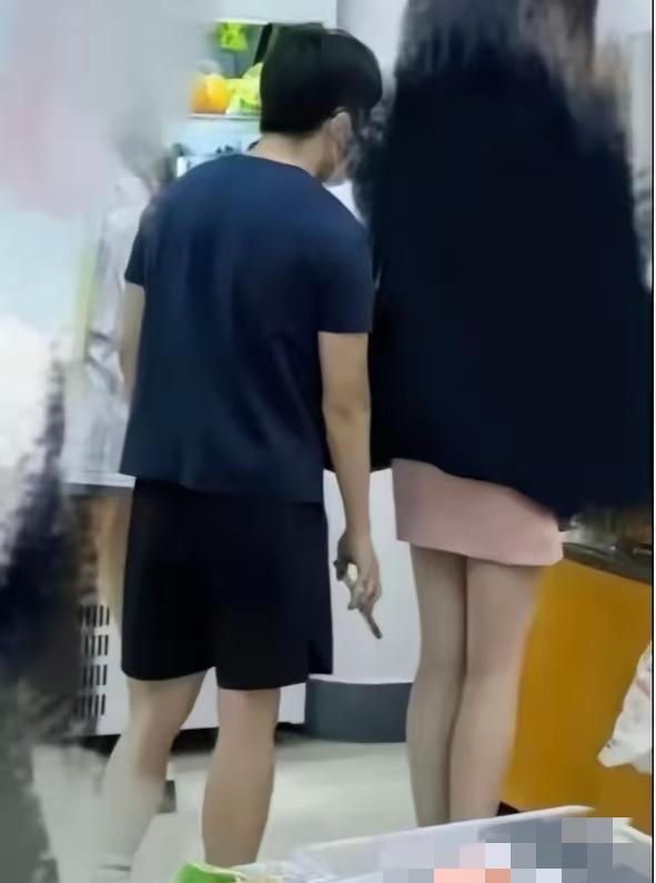 刷到南京研究生被校方火速开除的消息，真的越看越唏嘘，心里说不出的五味杂陈。