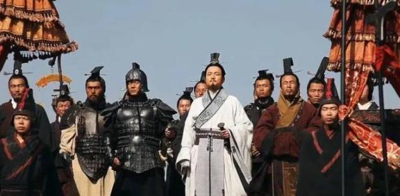 秦朝开国之后，秦始皇为何不对六国贵族斩草除根？反倒留下隐患？秦统一天下后