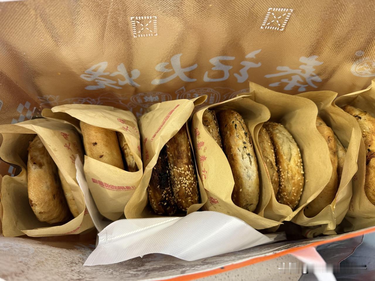 来济南我只干这一件事回程途经济南，好吃星人怎么能不寻找道地美食，发现酒店周围有