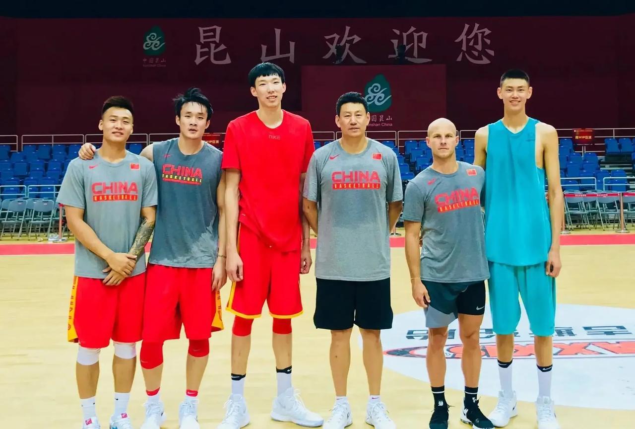 坑娃高手李楠自己有天赋的儿子李瞳禄，现在竟然连CBA都打不上了跑去国外打球严重发