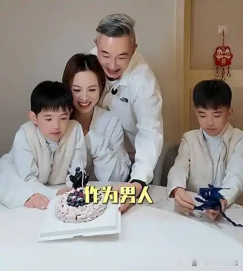 原来主持人程雷的老婆是大家熟悉的美女，她曾是上海东方卫视《娱乐星天地》主持人，王