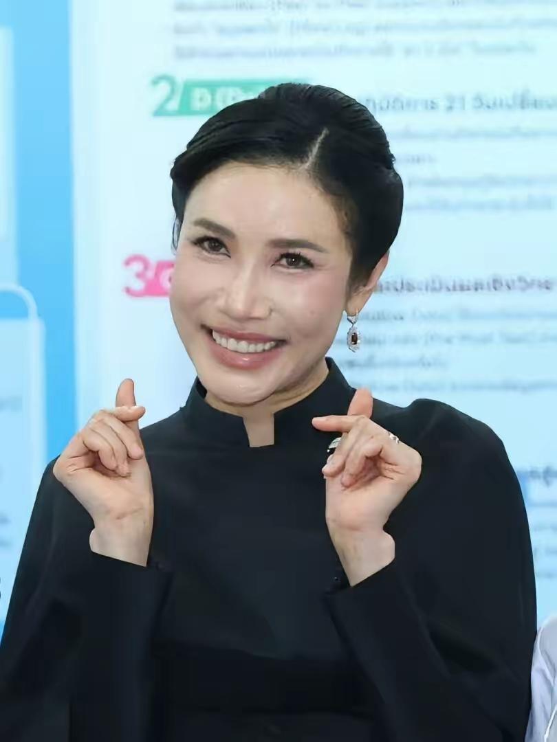 “落井下石”，诗妮娜这一次，是真真切切感受到了！“失宠”、“没有了权力”，现在