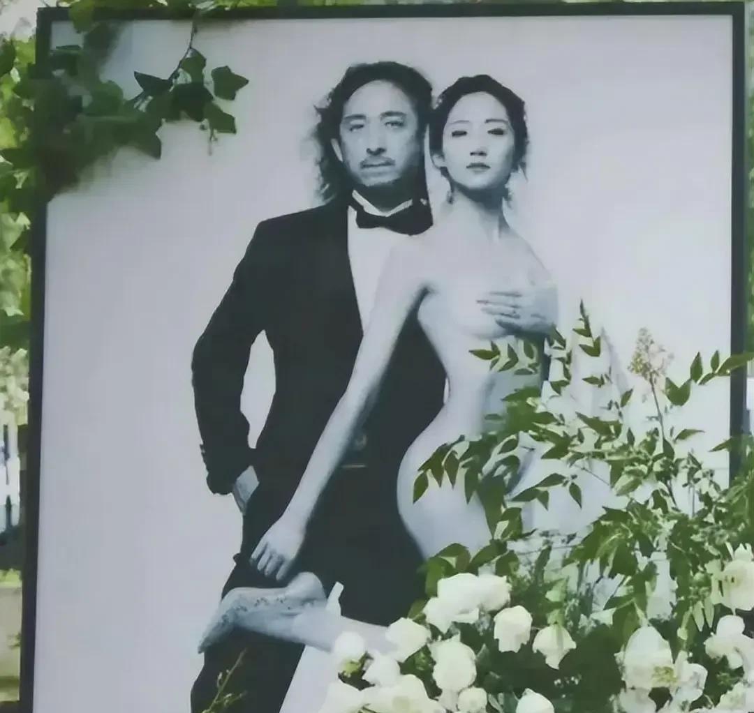 万千惠是很活泼，喜欢尝试，且物欲高。三宝是物欲不高的人，他并不是没有赚钱能