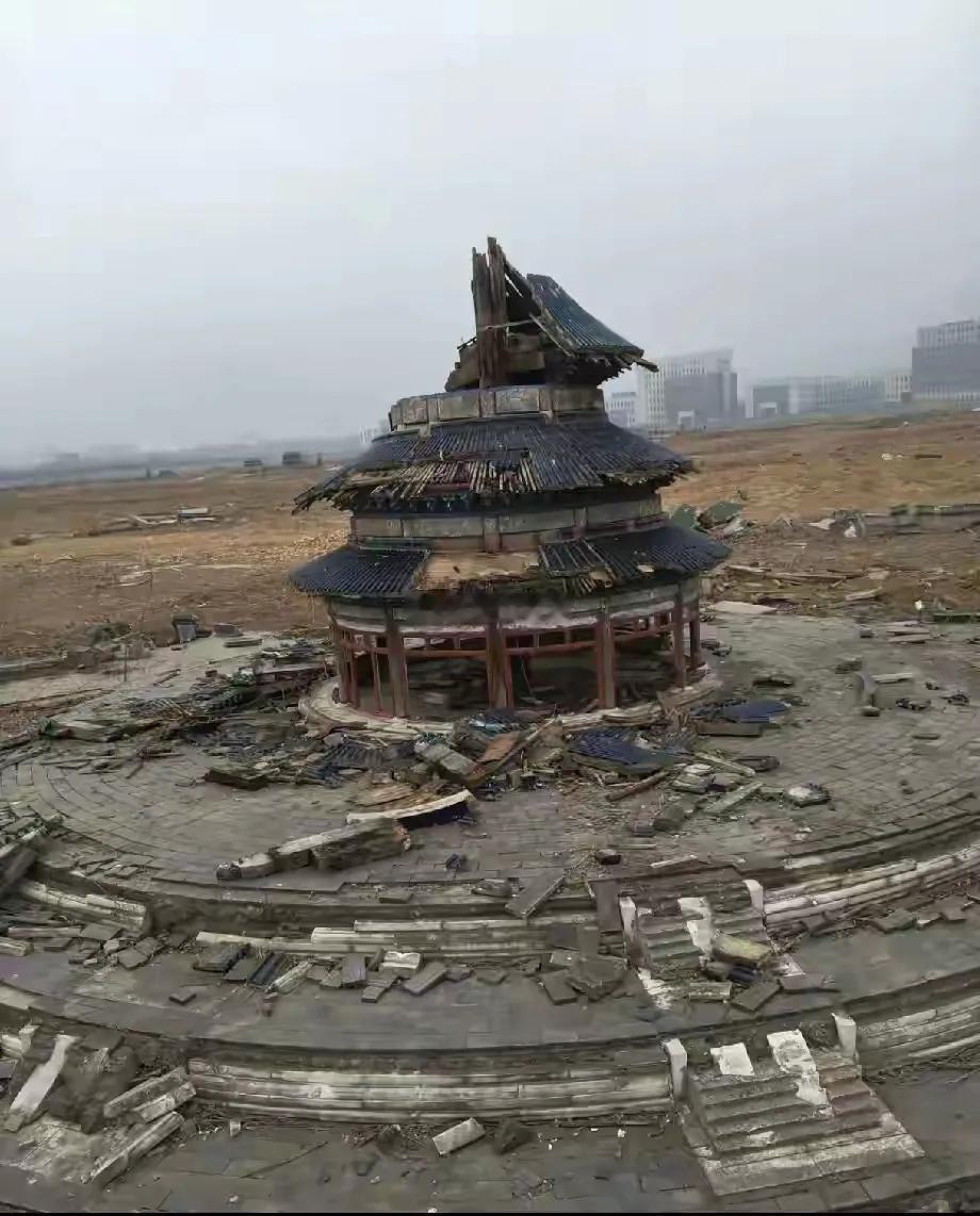 故宫如果年久失修，大概也就是此般观景吧。