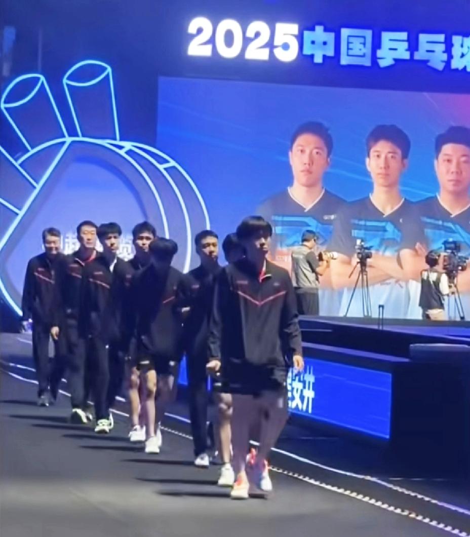 哈哈，笑不活了，王楚钦你前边有多拽，后边就有多尴尬，你一天不出“洋相”，