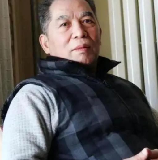 梁晓声说："父亲先离开，和母亲先离开是不一样的。父亲走了，只是没有了顶梁柱。可是