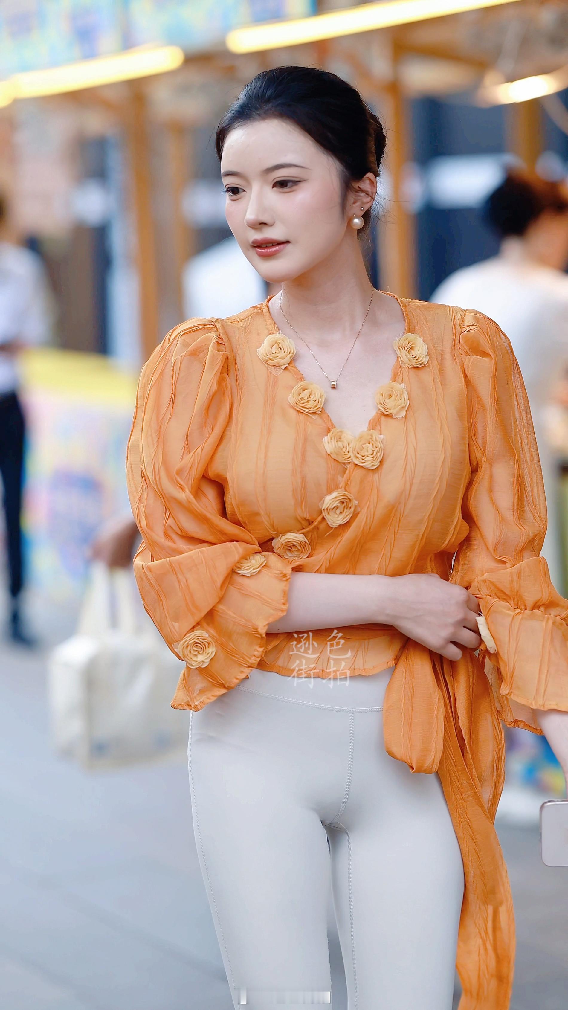 【成都街拍】美丽俏佳人。丨摄影拍照每日穿搭​​​