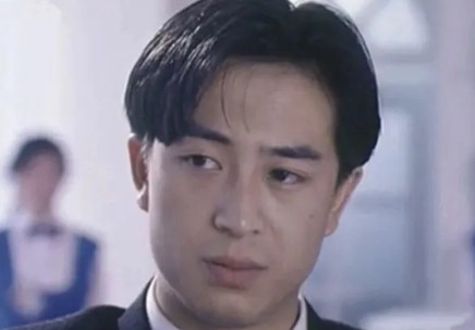 2000年，30岁的张嘉译兜里揣着3w块钱去选择北漂，当时有一个朋友找到他，告诉