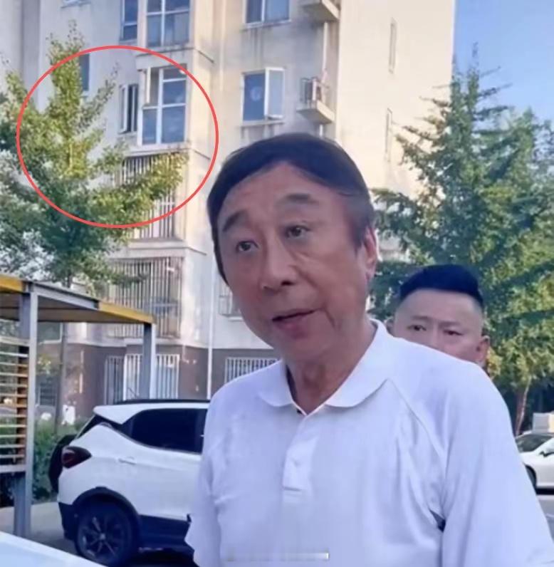 冯巩现状：全家住北京老破小，68岁满脸褶子，儿子已是公司高管​​​