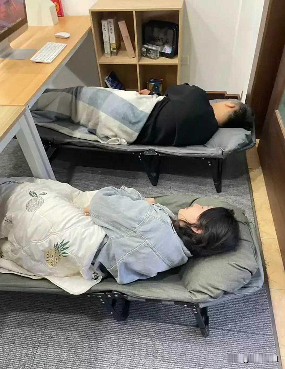 隔壁办公室就二人（一男一女），均均已结婚，平时午睡大家都习惯午睡关着门睡，因此经