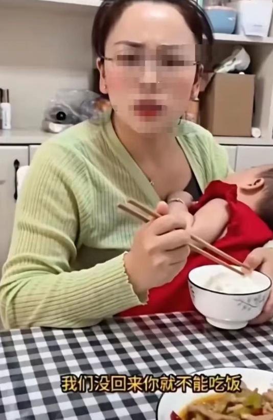 一名女雇主忙完工作回家，推门撞见保姆没等自己就独自吃饭，当场质问保姆不懂规矩。保