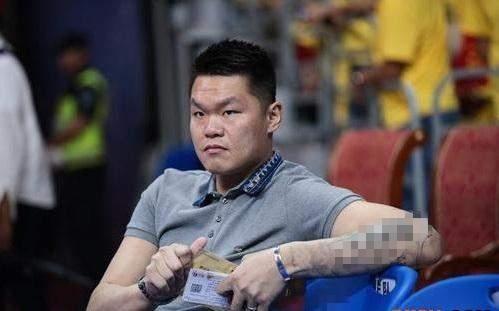 “来看一个球队总经理，下班后唯一的快乐”。这句台词朱总今天开始不能用了。要换成什