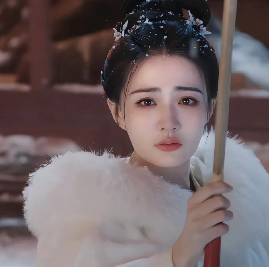 真的烦，长安二十四计里，徐璐才露面不久，就没了。我就说，这种只有一点点镜头的人