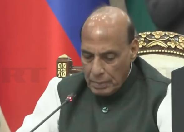 到底谁玩不起？4月28号印度防长辛格一开口，那火药味直接飘满全场，嘴上喊着"反恐