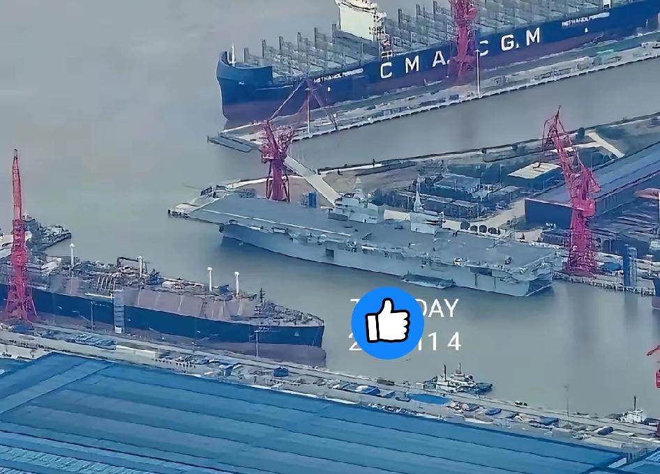 076这操作也太炸了！本以为只是无人机专属舰，没想到电磁弹射+双舰岛直接拉满