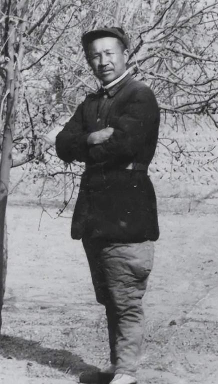 1943年，新四军副军长张云逸俘虏了国军将领赵凤藻的独子，赵凤藻急了，派人来谈：