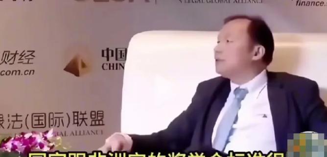 内部核心专家胡某亮谈给黑人留学生10万元奖学金，他说:“其实真的不多，别人辛苦读