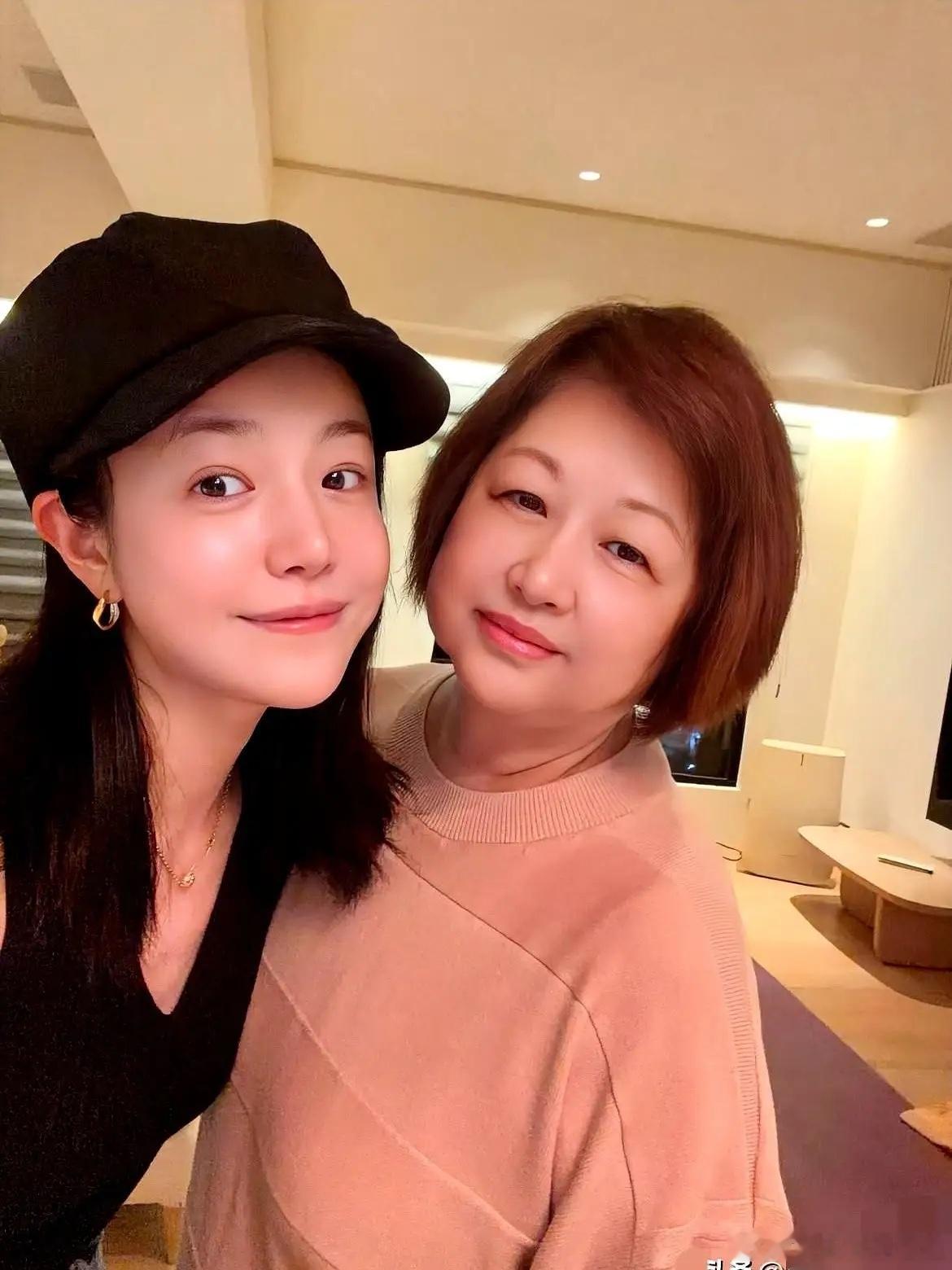 陈妍希和陈晓的这局散伙戏，最近曝出了一段前婆婆的采访音频。全网吃瓜群众立马搬好小