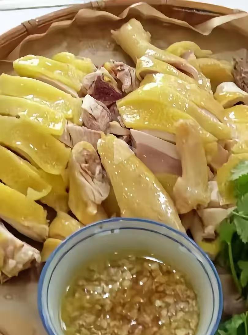 全红婵哥哥讲的话，基本每位老广都讲过。资本想洗脑我们吃速成鸡？不可能的，不是老鸡