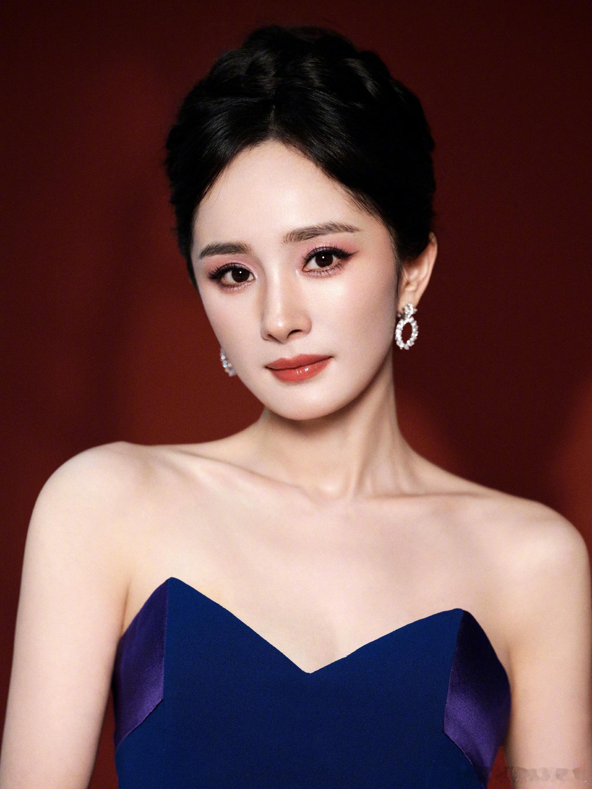 杨幂将出席尖叫之夜杨幂确定出席尖叫之夜杨幂确认亮相2025尖叫之夜！12