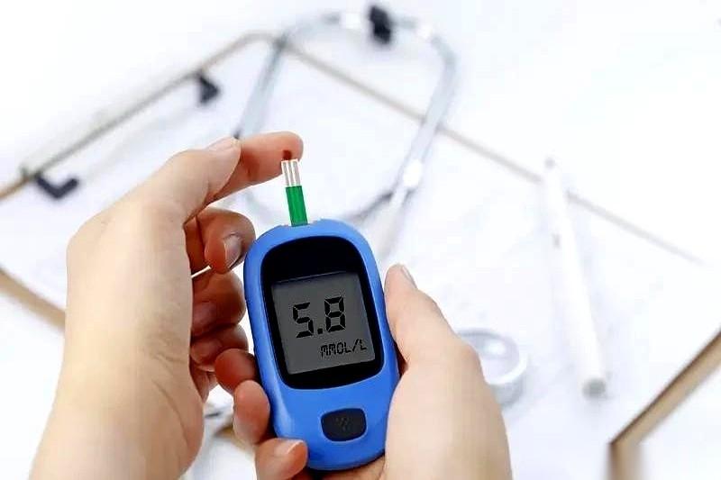 我算是看明白了，网上那些所谓的“老年人血糖新标准”，差点把我妈给坑了。文章写得