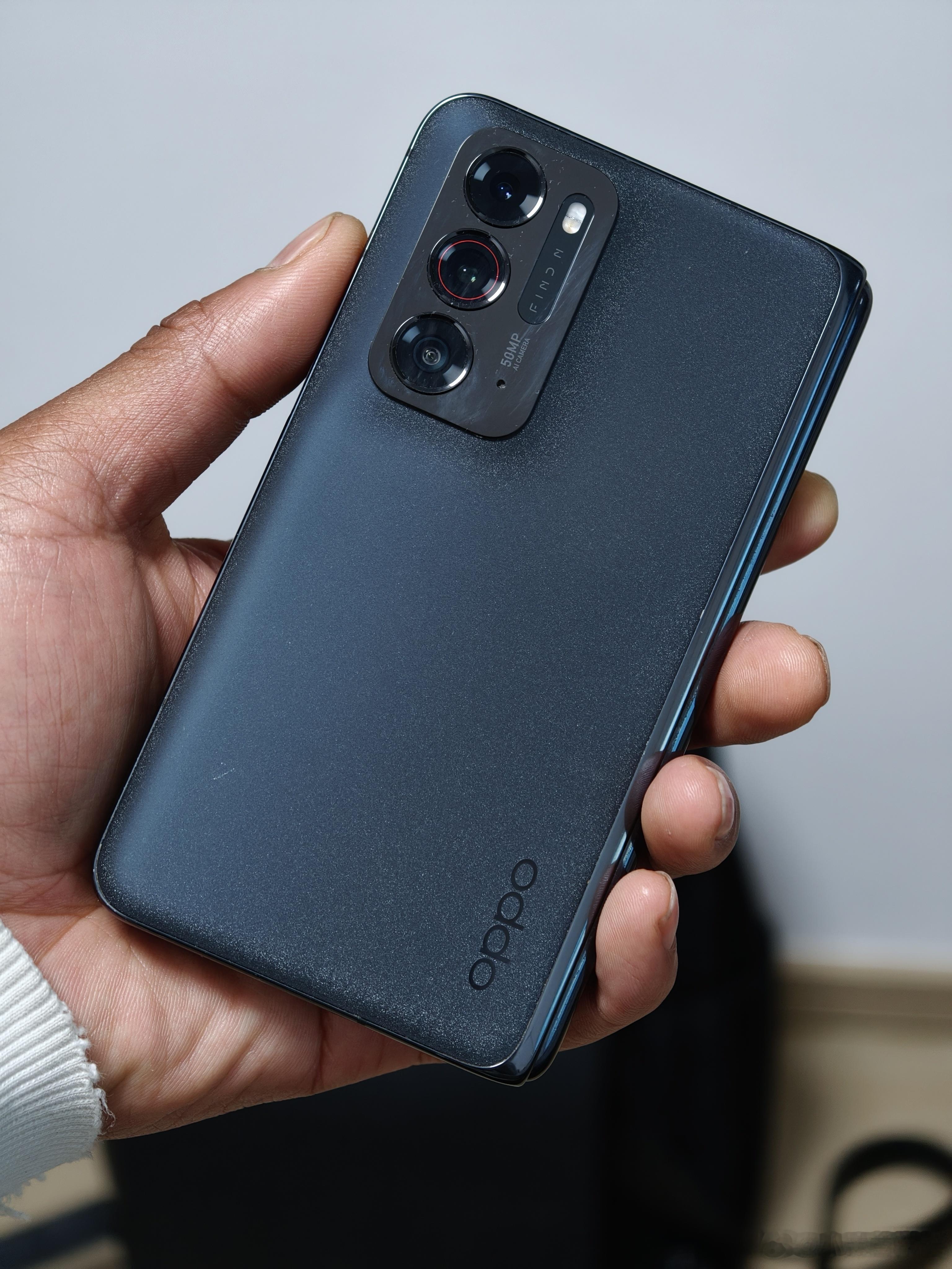 还有人记得这个小胖子么？我清楚记得当年张老板发布会上说，如果苹果出折叠屏，一定会