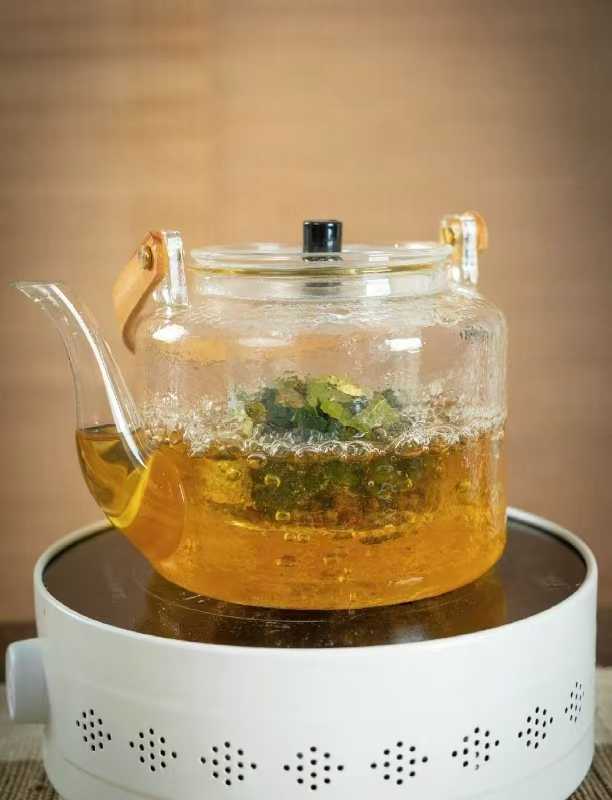 提升运势的方法尽量不要说烦，累，气，不要叫穷，卖惨，把自己的苦难跟别人讲，不仅