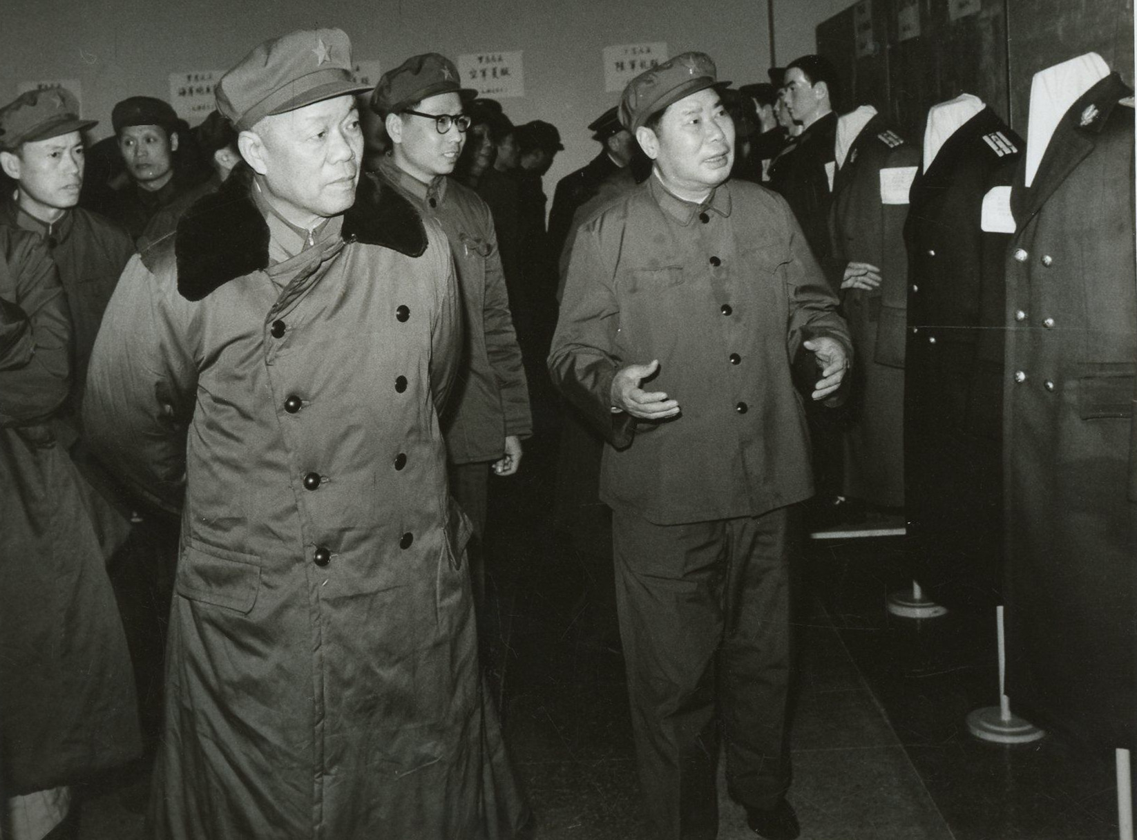 1980年，韩先楚和杨得志都告别地方大军区，进京任职了。杨得志继续肩负重任，担任