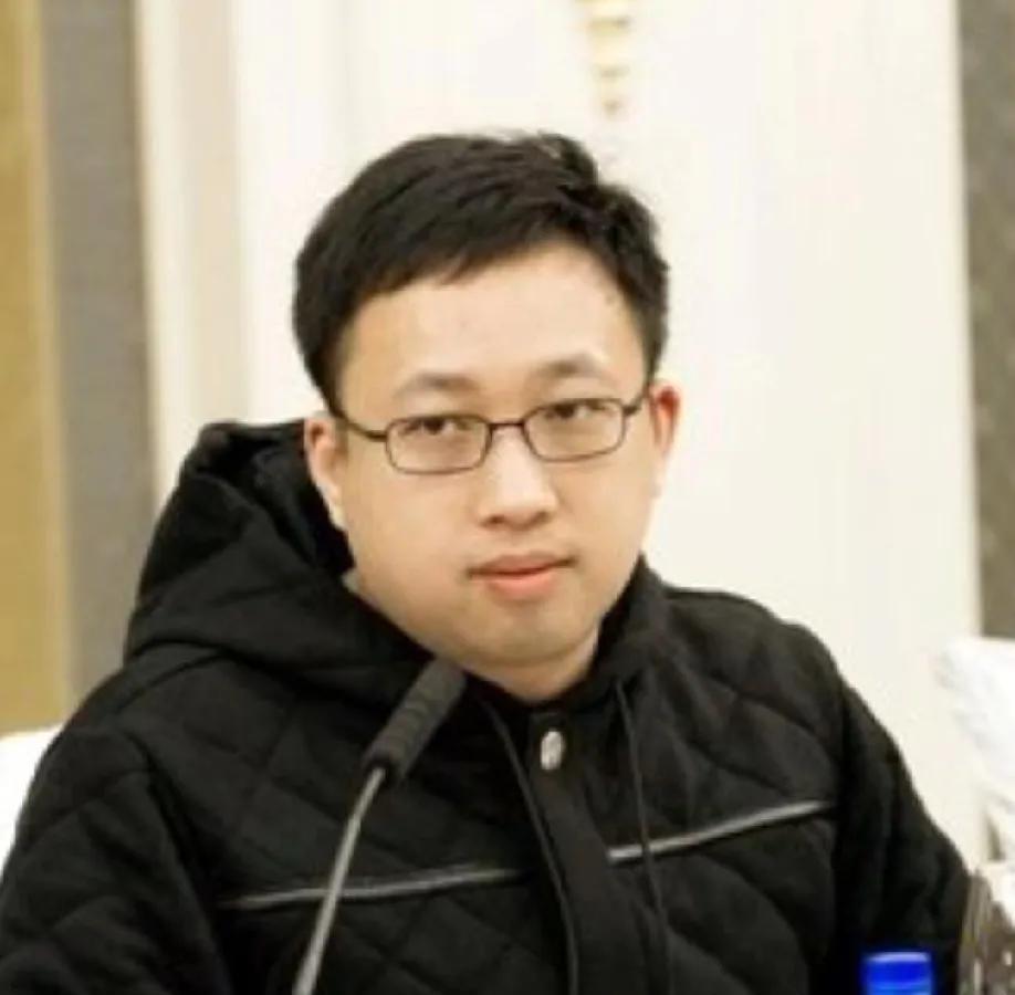 于正破防删网友评论，起因是他在社交平台说自己看音乐剧的时候眼睛都不敢眨一下，生怕