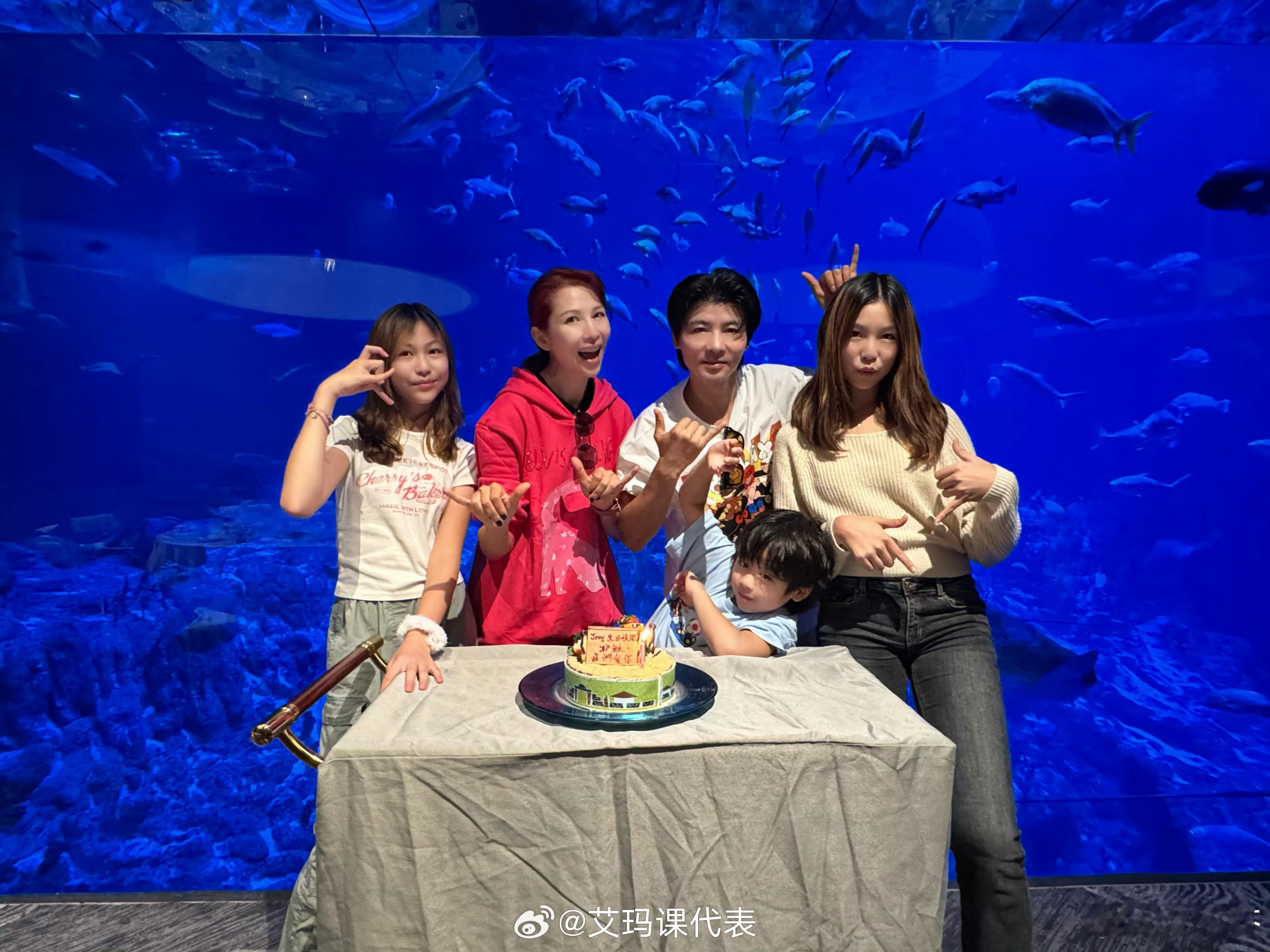 蔡少芬两个女儿身高都好高，长得像妈很漂亮