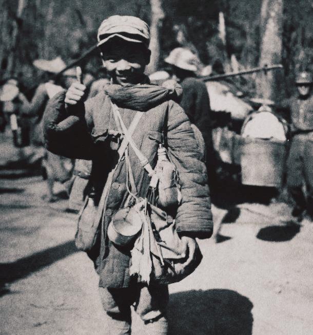 1944年秋天，河北海兴县的14岁侦察兵刘二荣，主动接下了侦察小山镇鬼子据点的危