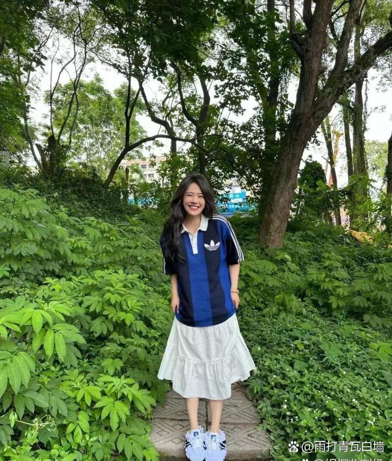 我的天，这真是马思纯吗？为什么她自己的照片和路人拍的差距这么大，感觉整整差了20