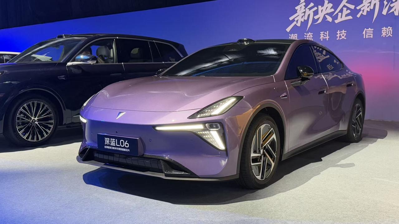 2025深蓝汽车秋季新品全球发布会，全新深蓝S07预售发布，不是重点。深蓝S09