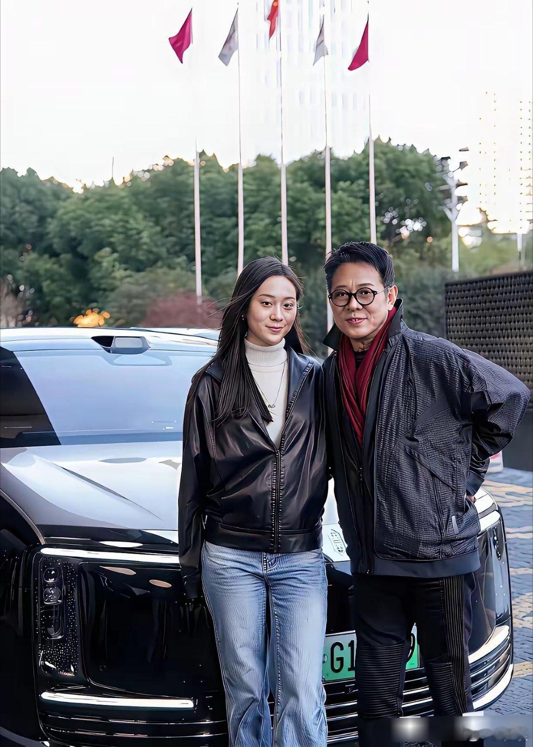 李连杰我认识，旁边女生是谁？