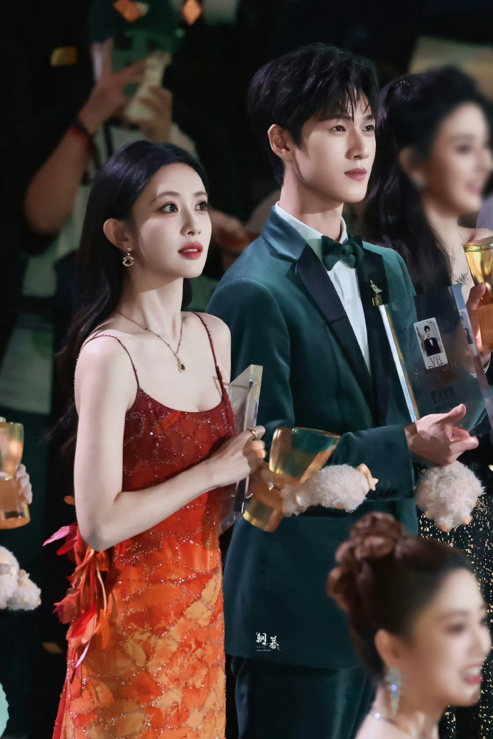 1.李昀锐跟孟子义有很多合体的合作邀约，他俩不是什么都接，会挑一些项目。2.黄渤