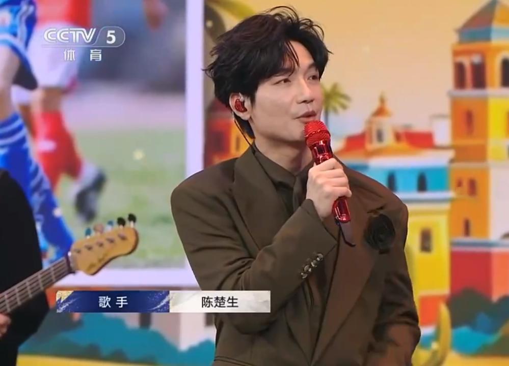 哈哈哈，咱生哥支持的西班牙队！《豪门盛宴》歌唱后的采访里，楚生说这首《荒野国王